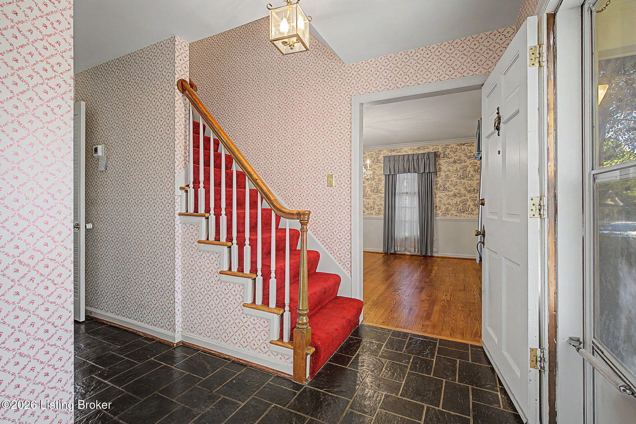 700 Hickory Ln Property Photo 4