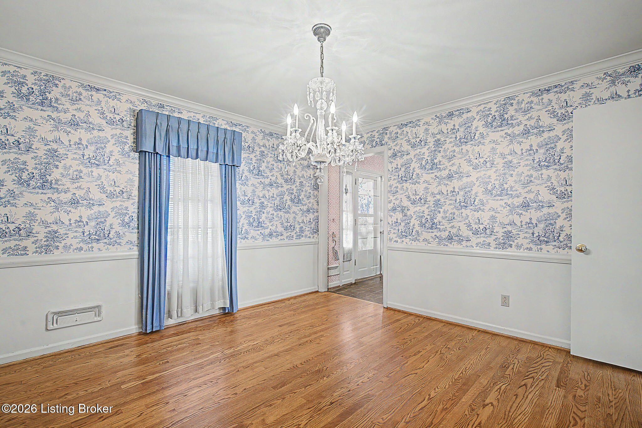 700 Hickory Ln Property Photo 5
