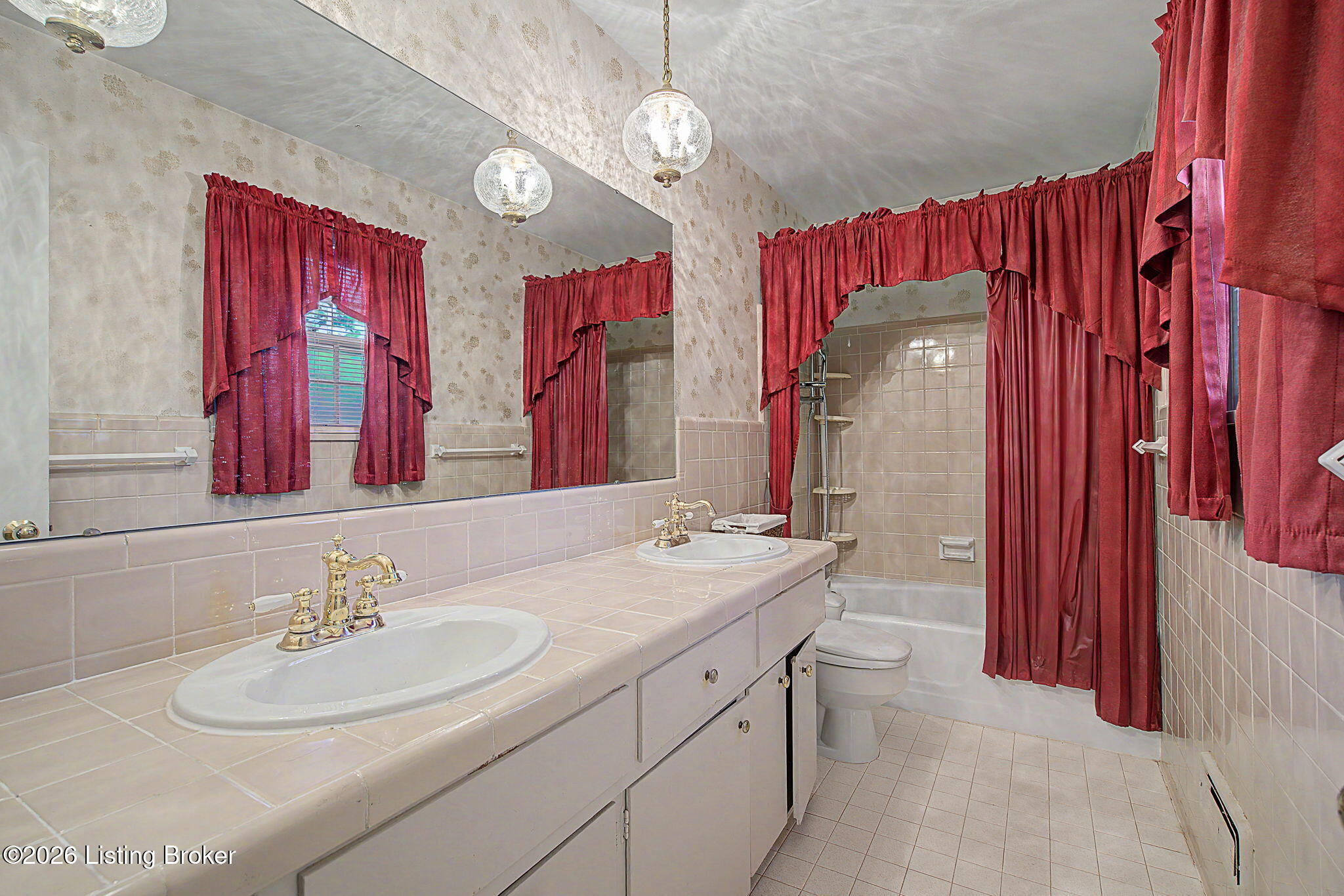 700 Hickory Ln Property Photo 11