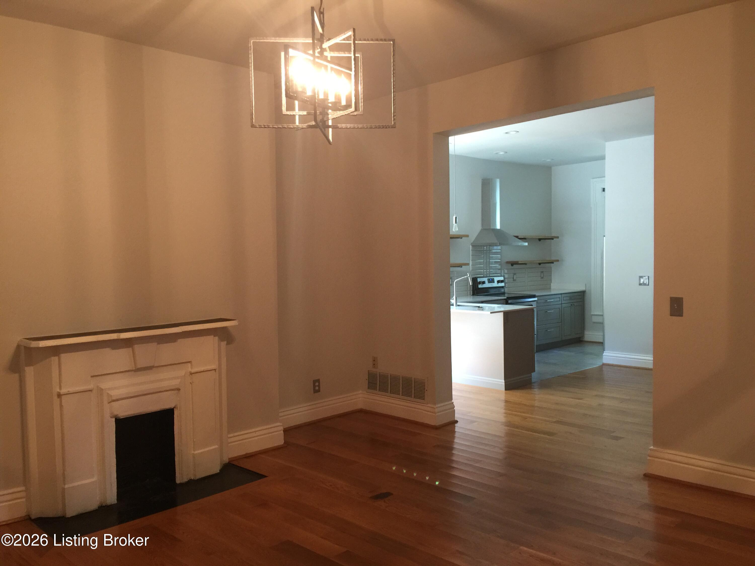 1429 Morton Ave Property Photo 8