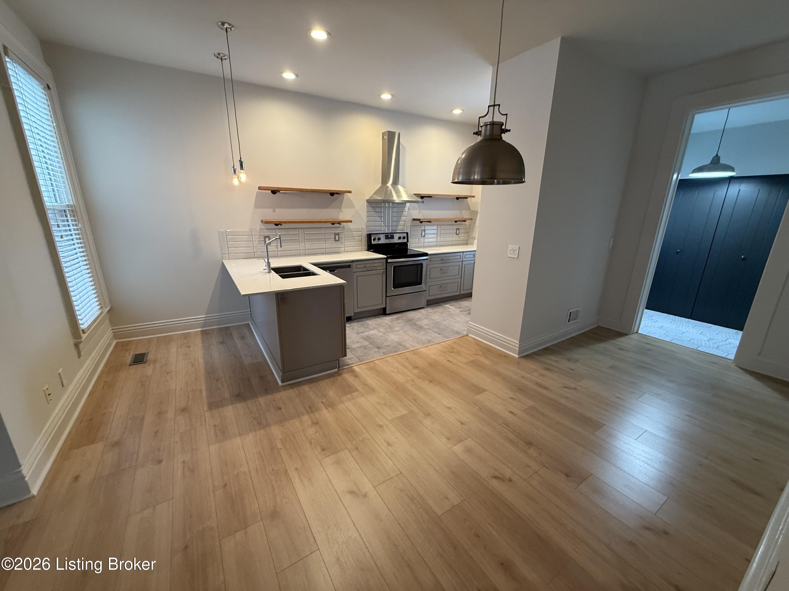 1429 Morton Ave Property Photo 11