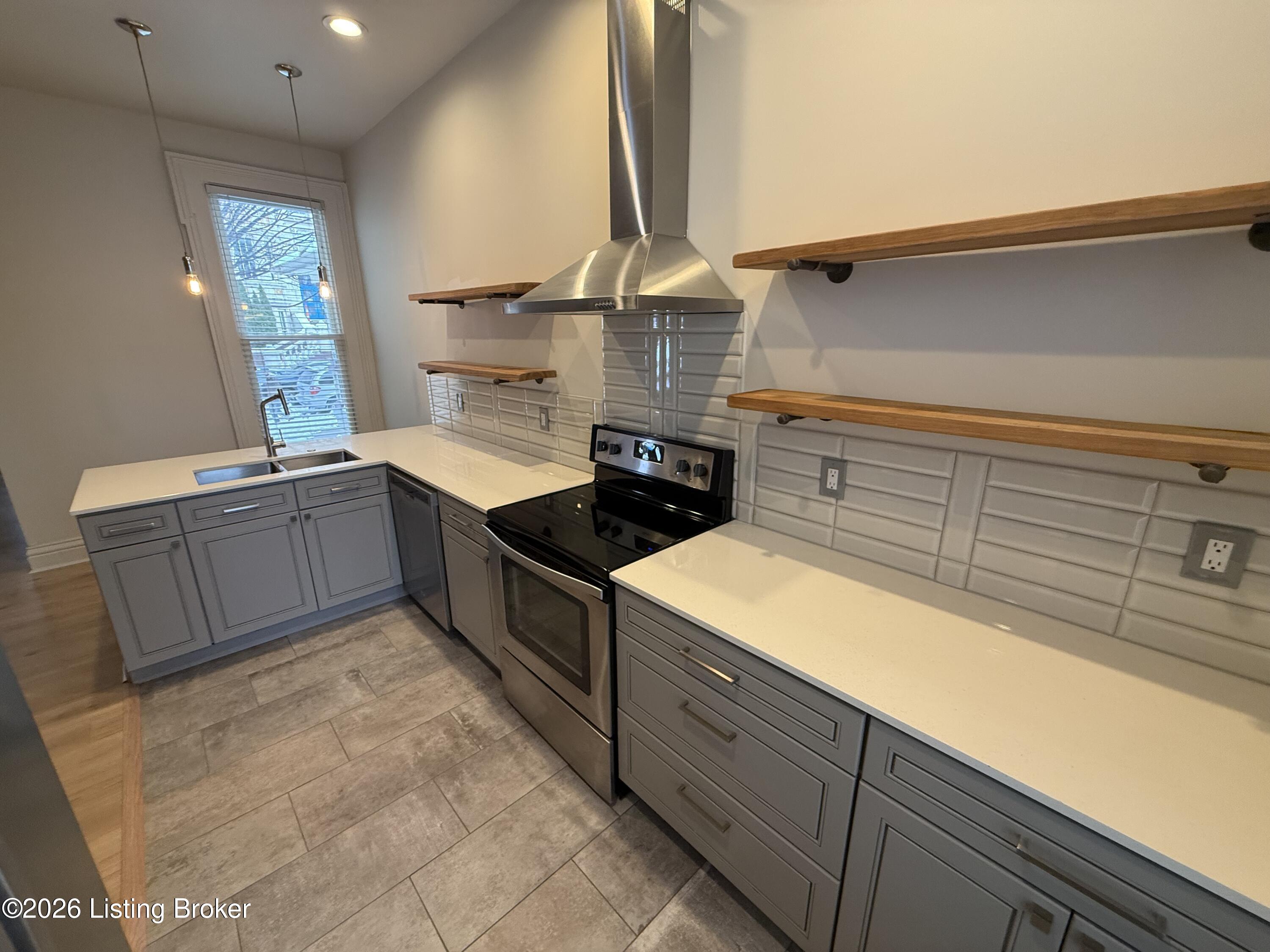 1429 Morton Ave Property Photo 18
