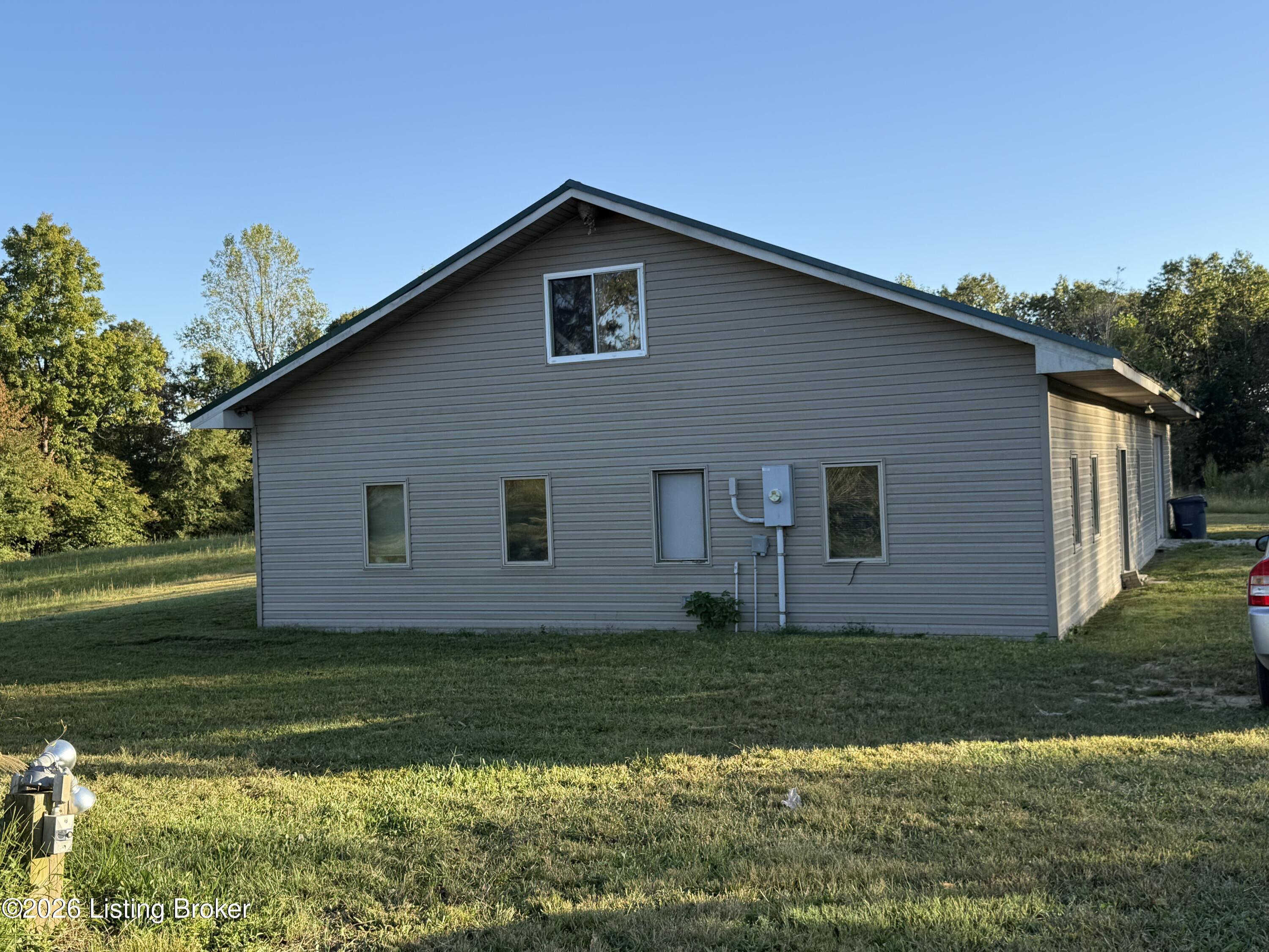561 Fields Ln Property Photo 4