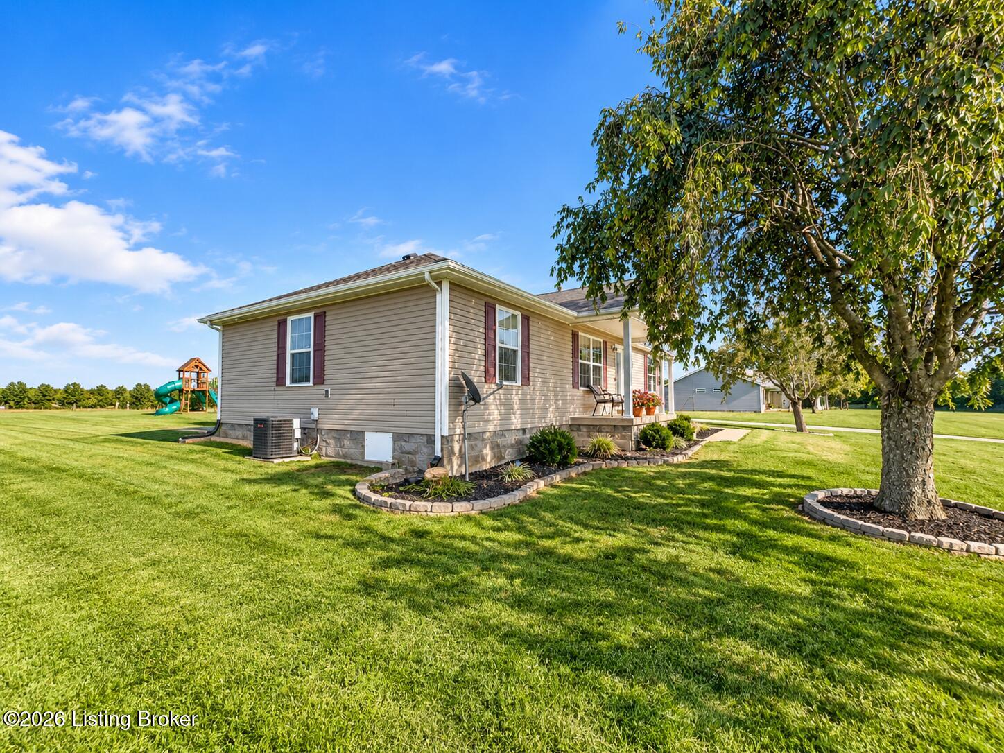 9098 Bloomfield Rd Property Photo 4