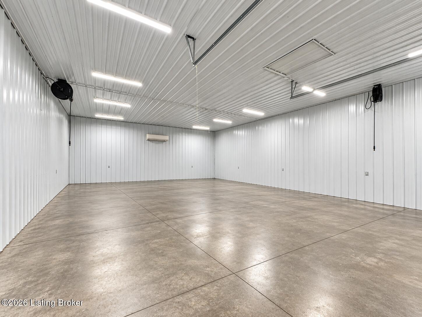 9098 Bloomfield Rd Property Photo 10
