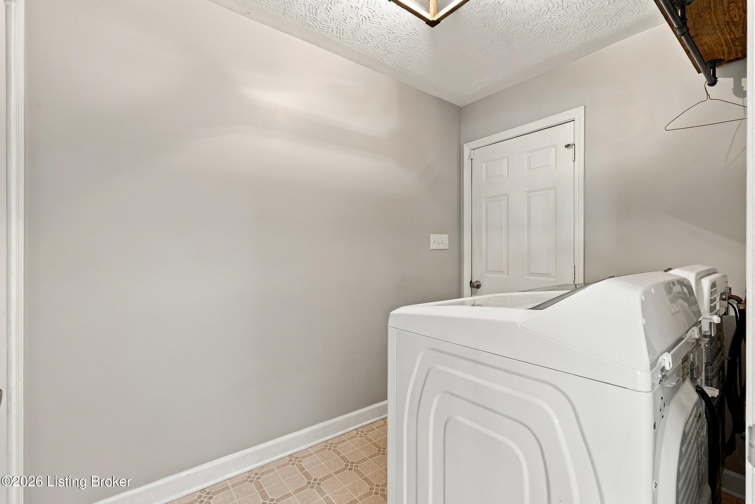 2010 Clarke Pointe Dr Property Photo 22