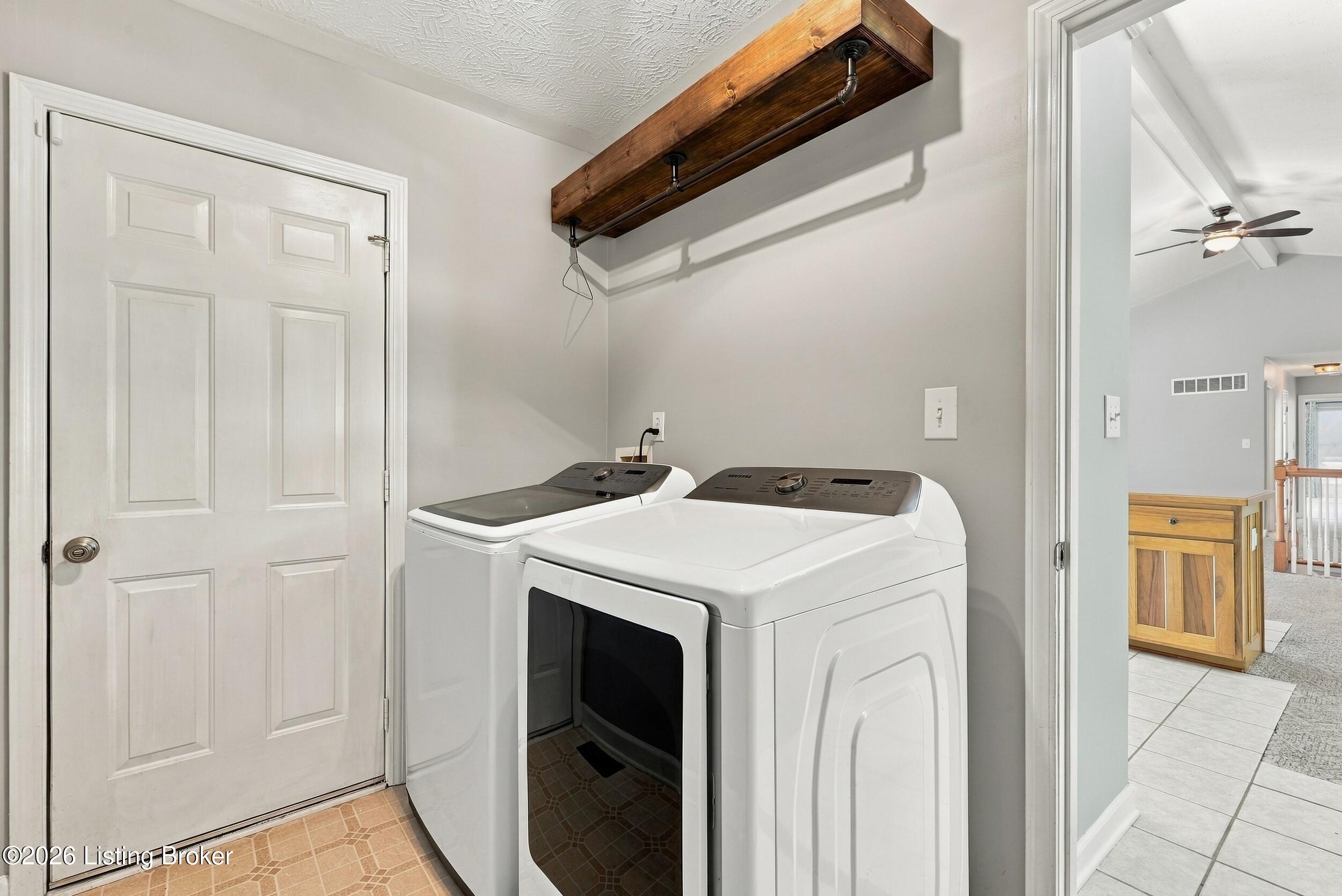 2010 Clarke Pointe Dr Property Photo 23