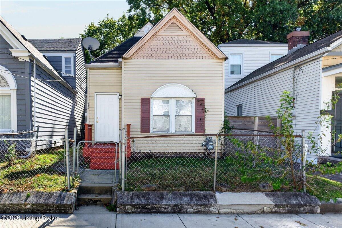636 E Ormsby Ave Property Photo 1