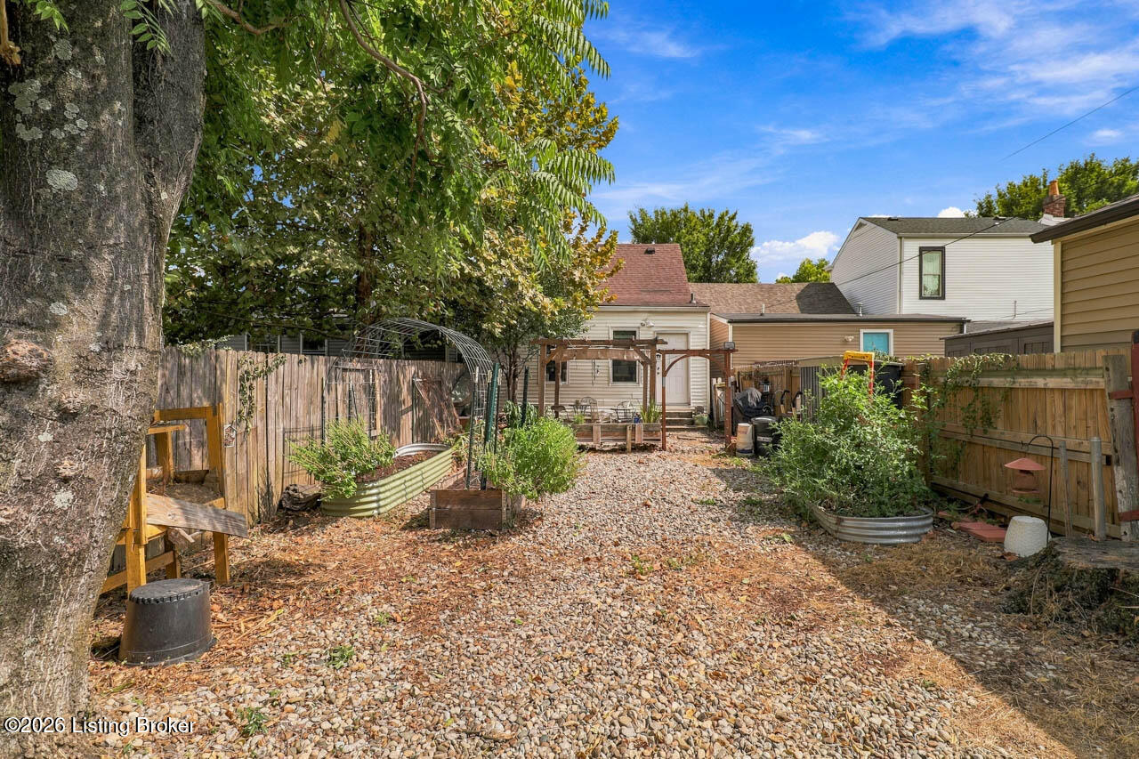 1012 S Shelby St Property Photo 26