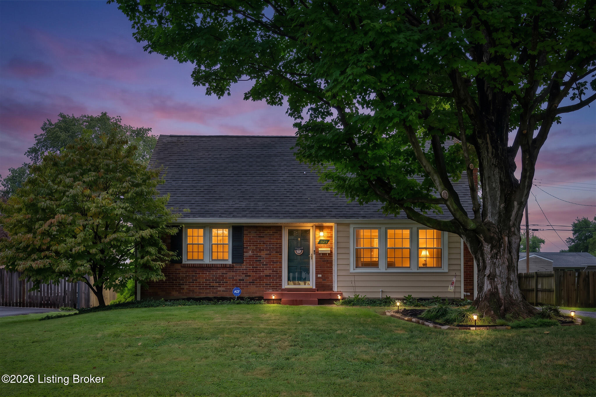 3323 Wellingmoor Ave Property Photo 1