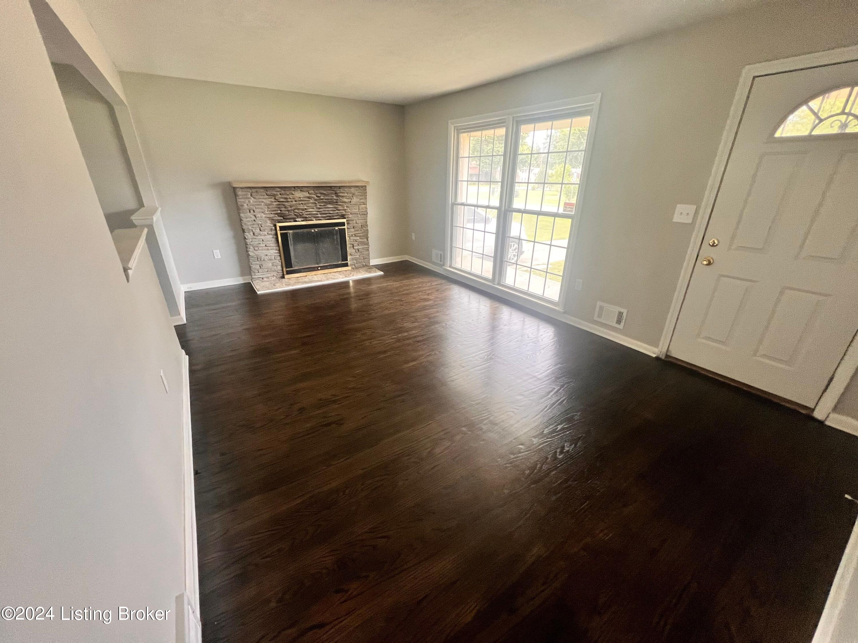 7527 Jamaica Dr Property Photo 2