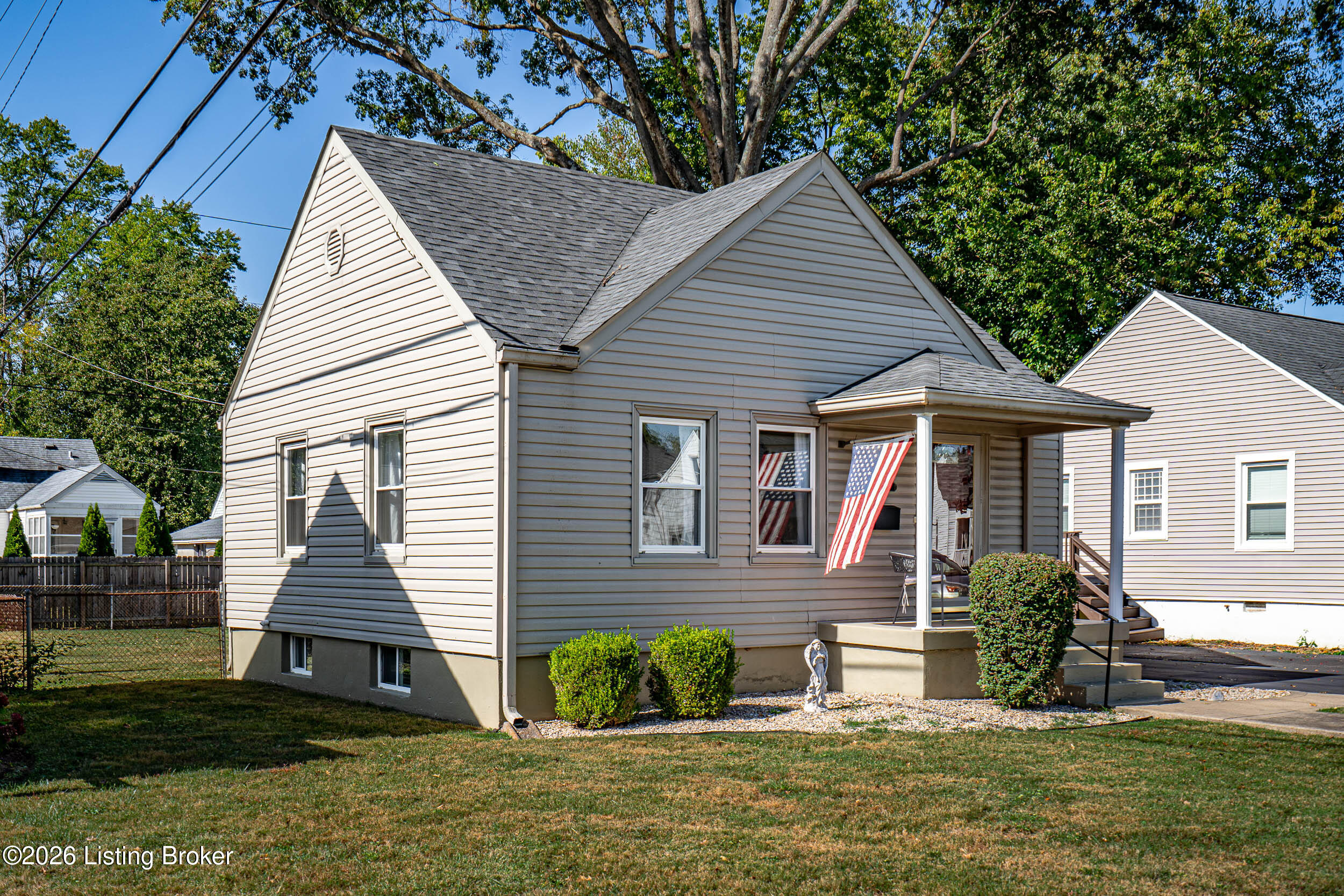 206 Colonial Dr Property Photo 4