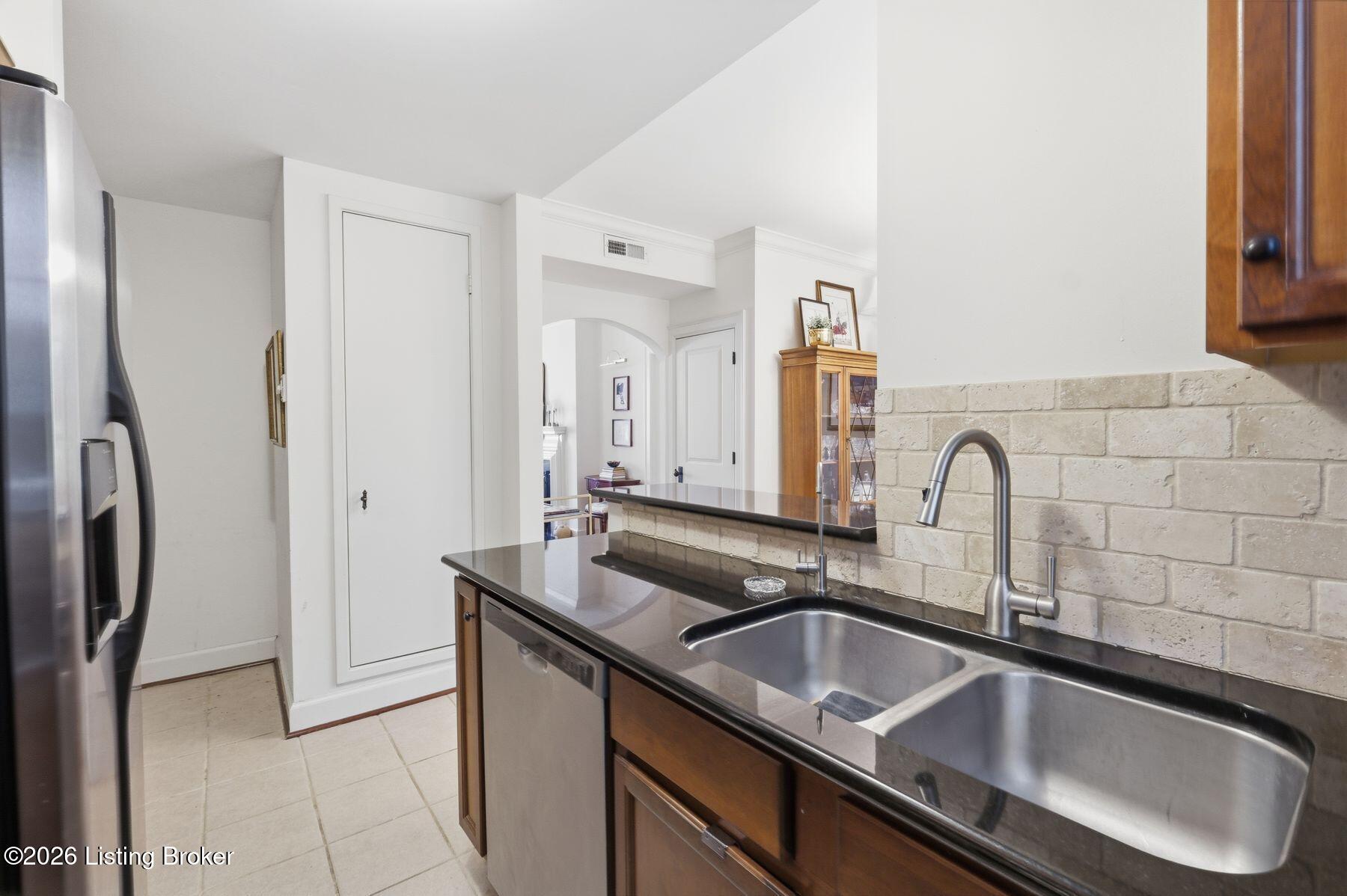 1601 Spring Dr 10 Property Photo 6