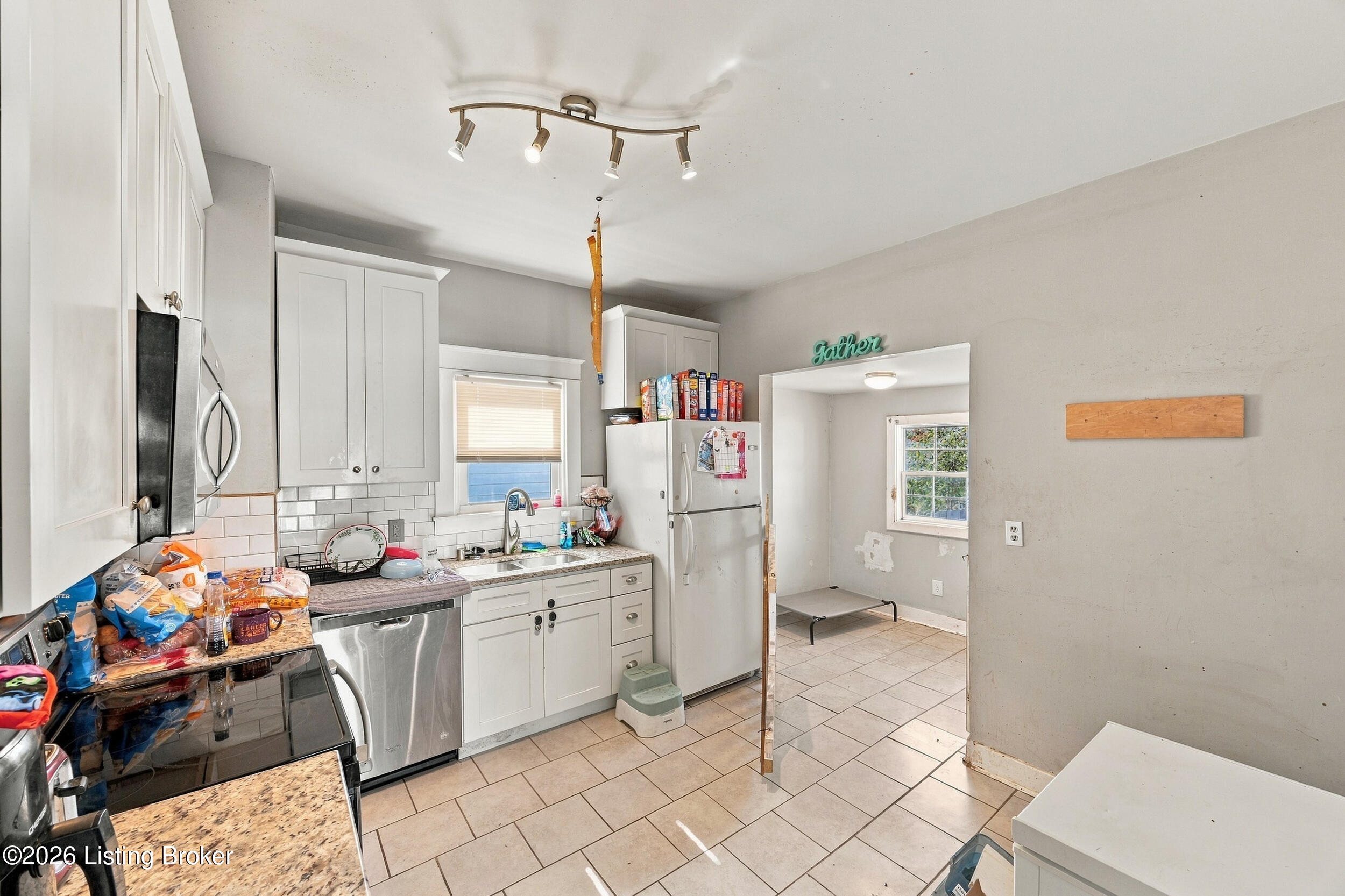 3446 Powell Ave Property Photo 7