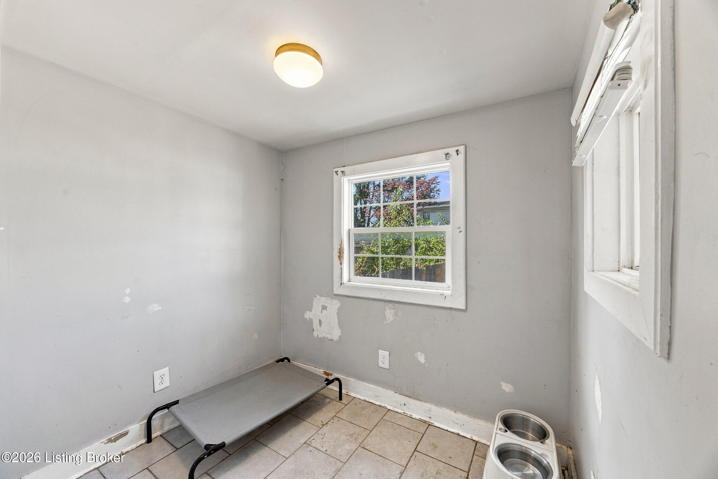 3446 Powell Ave Property Photo 11