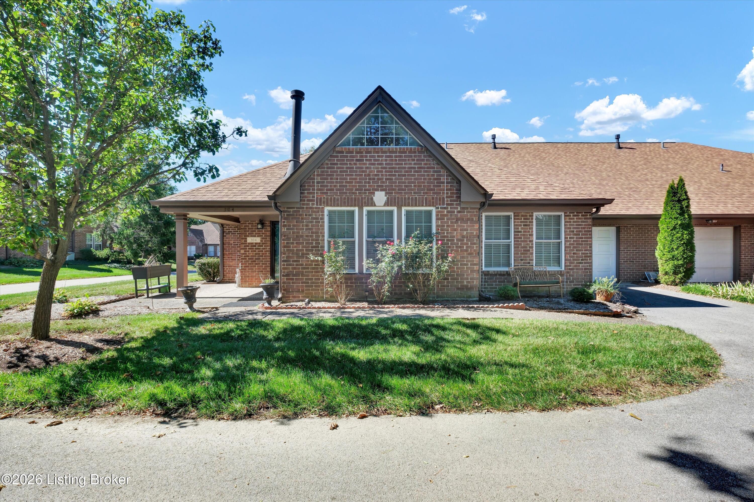 304 Eastbridge Ct Property Photo 1