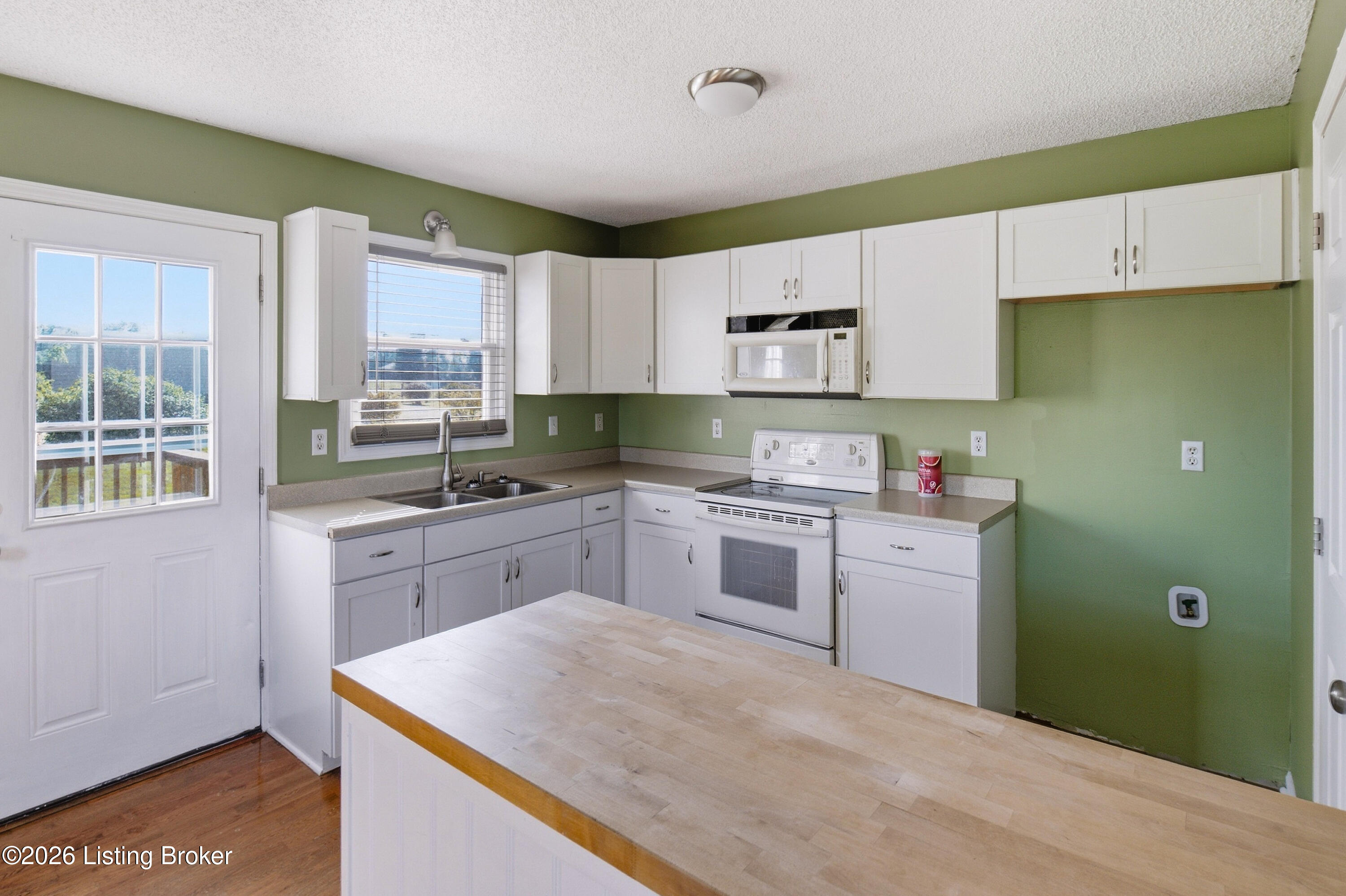 1177 Holy Cross Rd Property Photo 11
