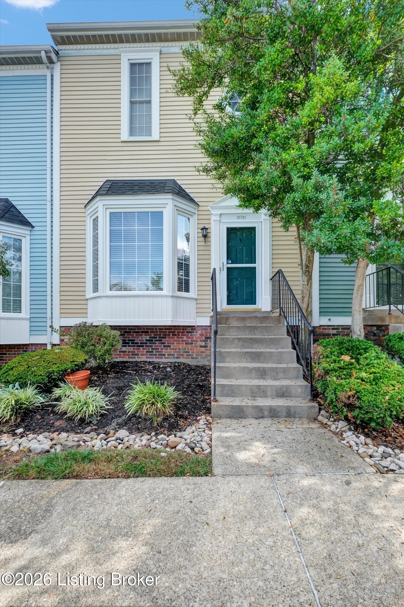 10721 Colonial Woods Ct Property Photo 1