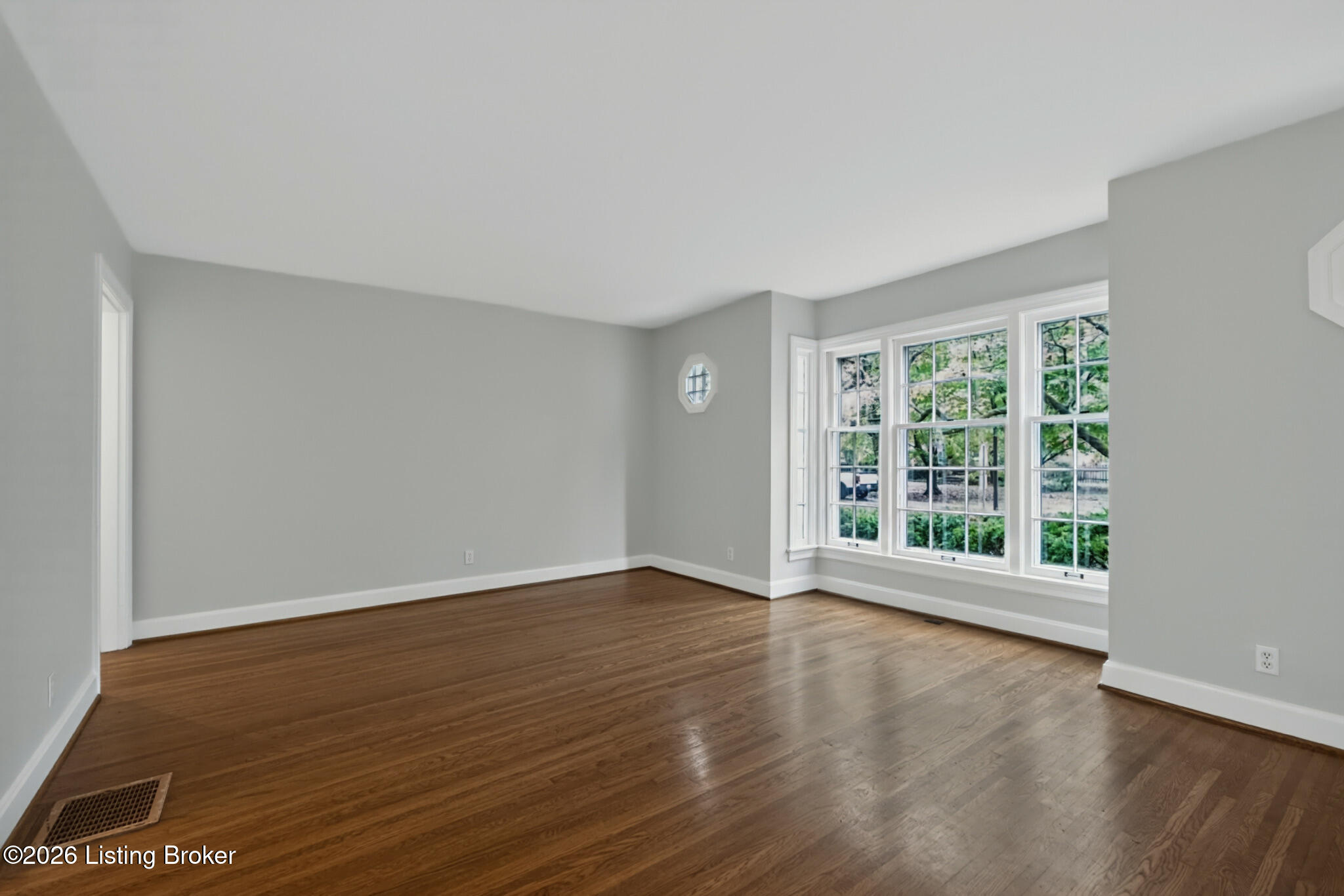 4016 Hycliffe Ave Property Photo 6