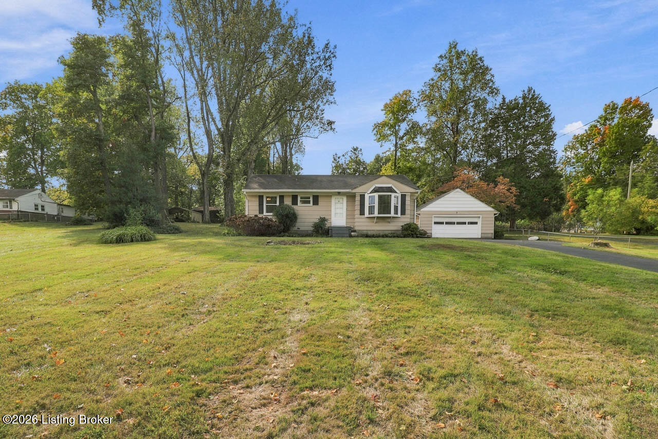 6204/6206 Briscoe Ln Property Photo 2