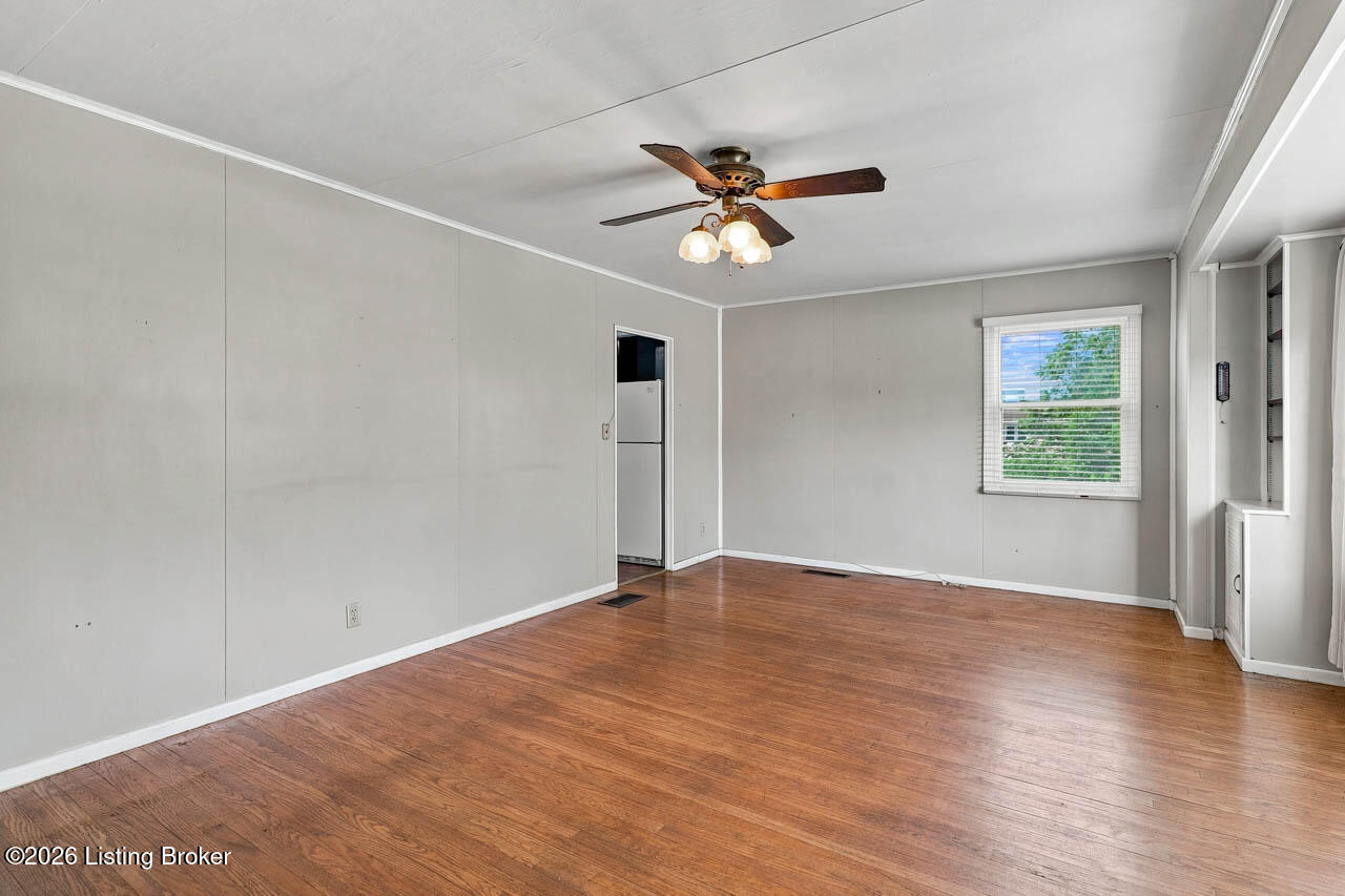 6204/6206 Briscoe Ln Property Photo 4