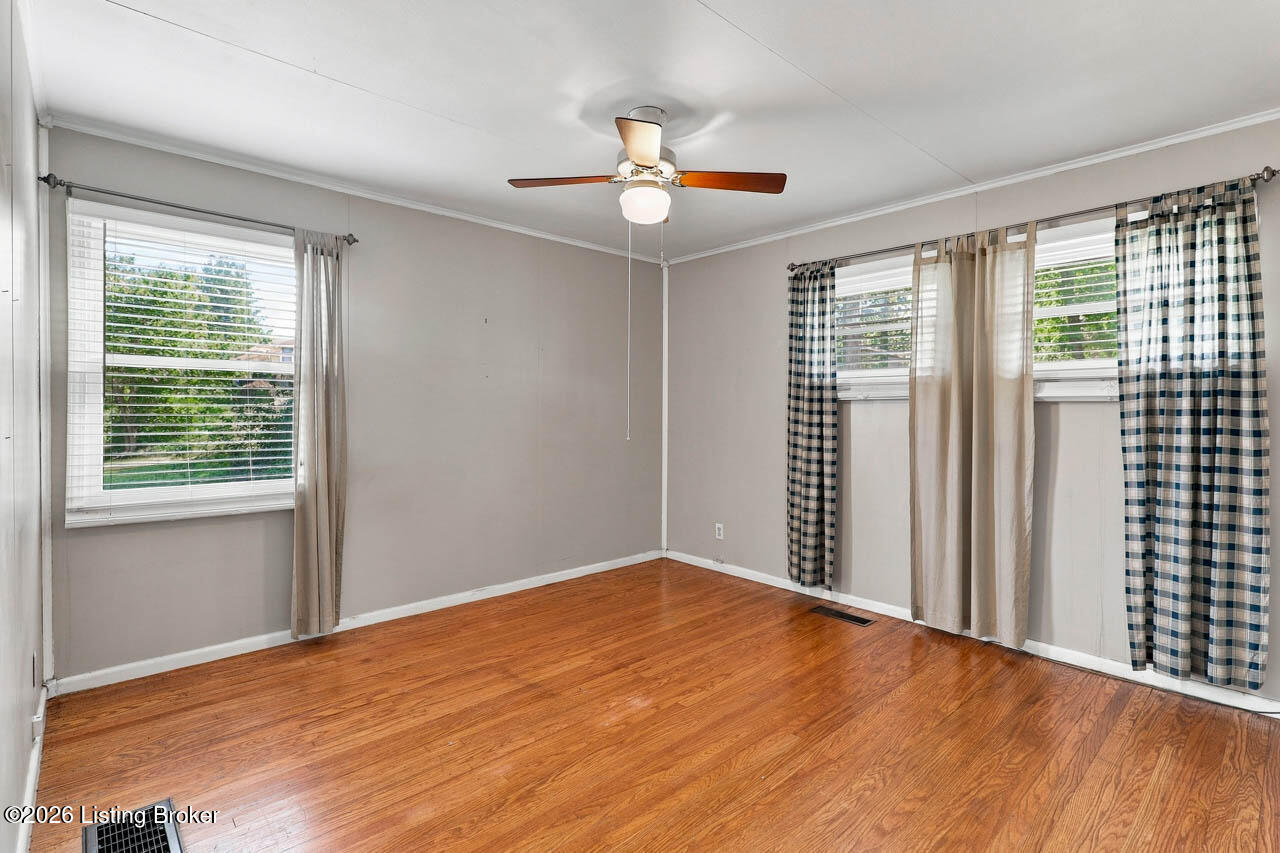 6204/6206 Briscoe Ln Property Photo 8