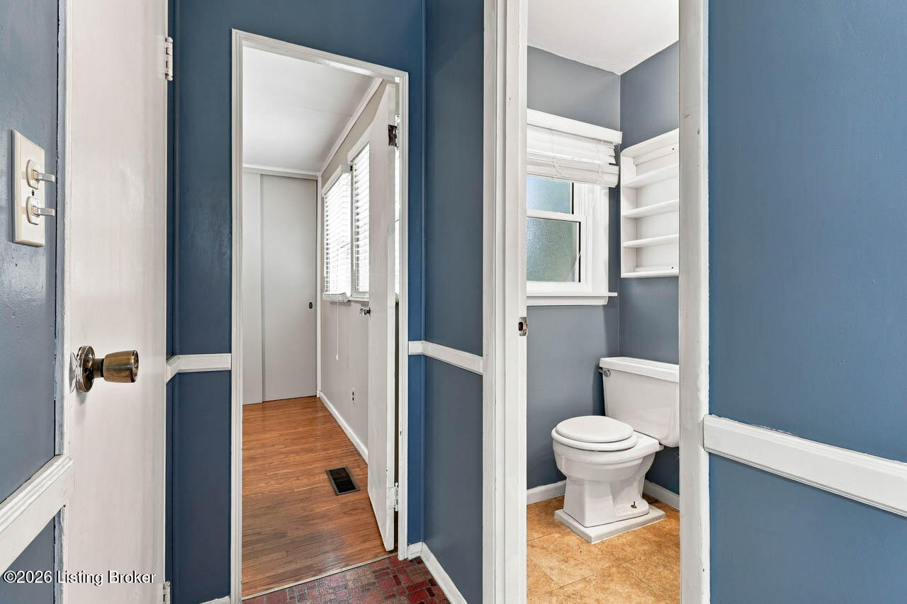 6204/6206 Briscoe Ln Property Photo 16