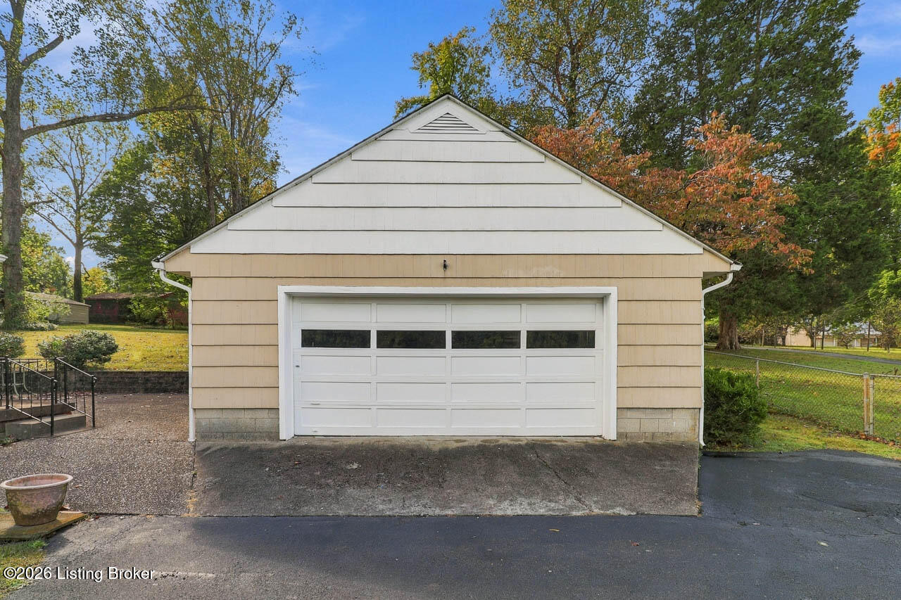 6204/6206 Briscoe Ln Property Photo 32