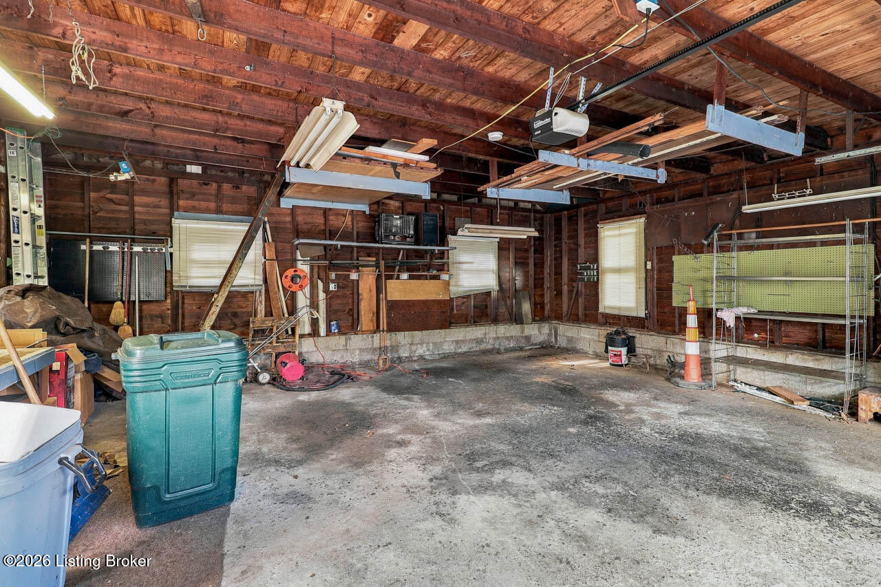 6204/6206 Briscoe Ln Property Photo 33