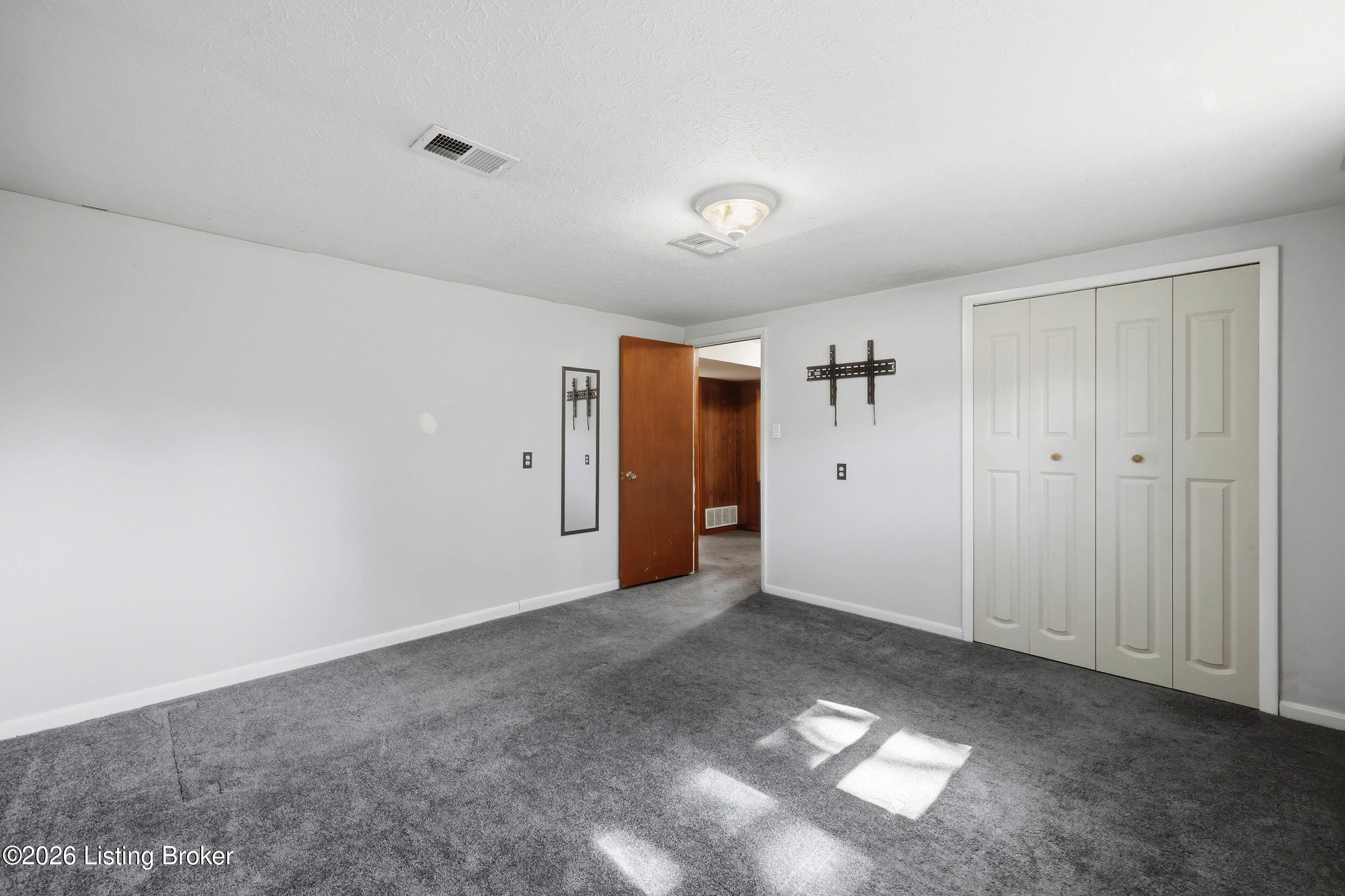 182 Meadowbrook Dr Property Photo 8