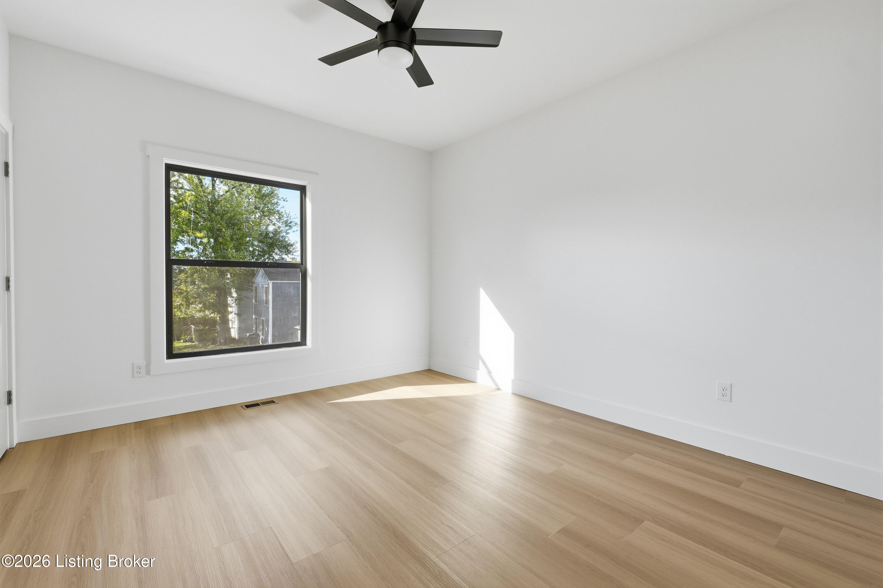 1008 E Muhammad Ali Blvd Property Photo 32