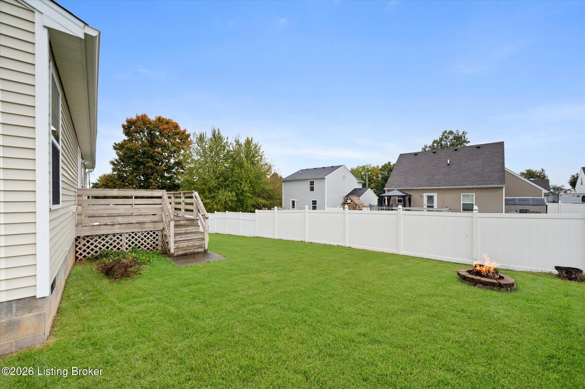 203 Greenleaf Dr Property Photo 4