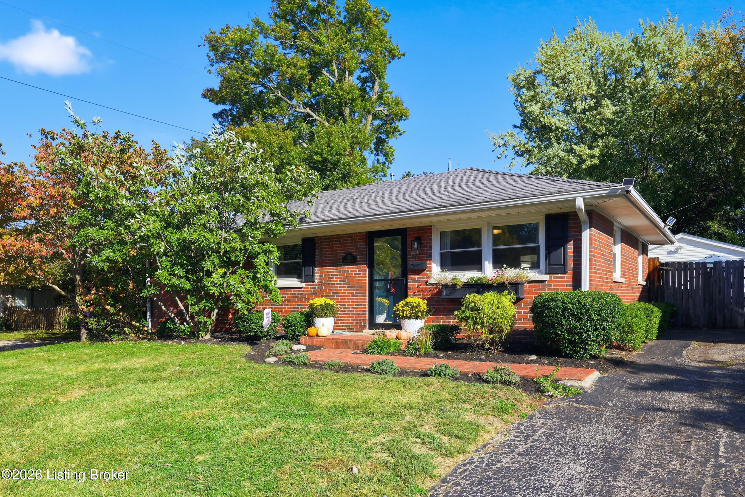 1028 Camellia Dr Property Photo 1