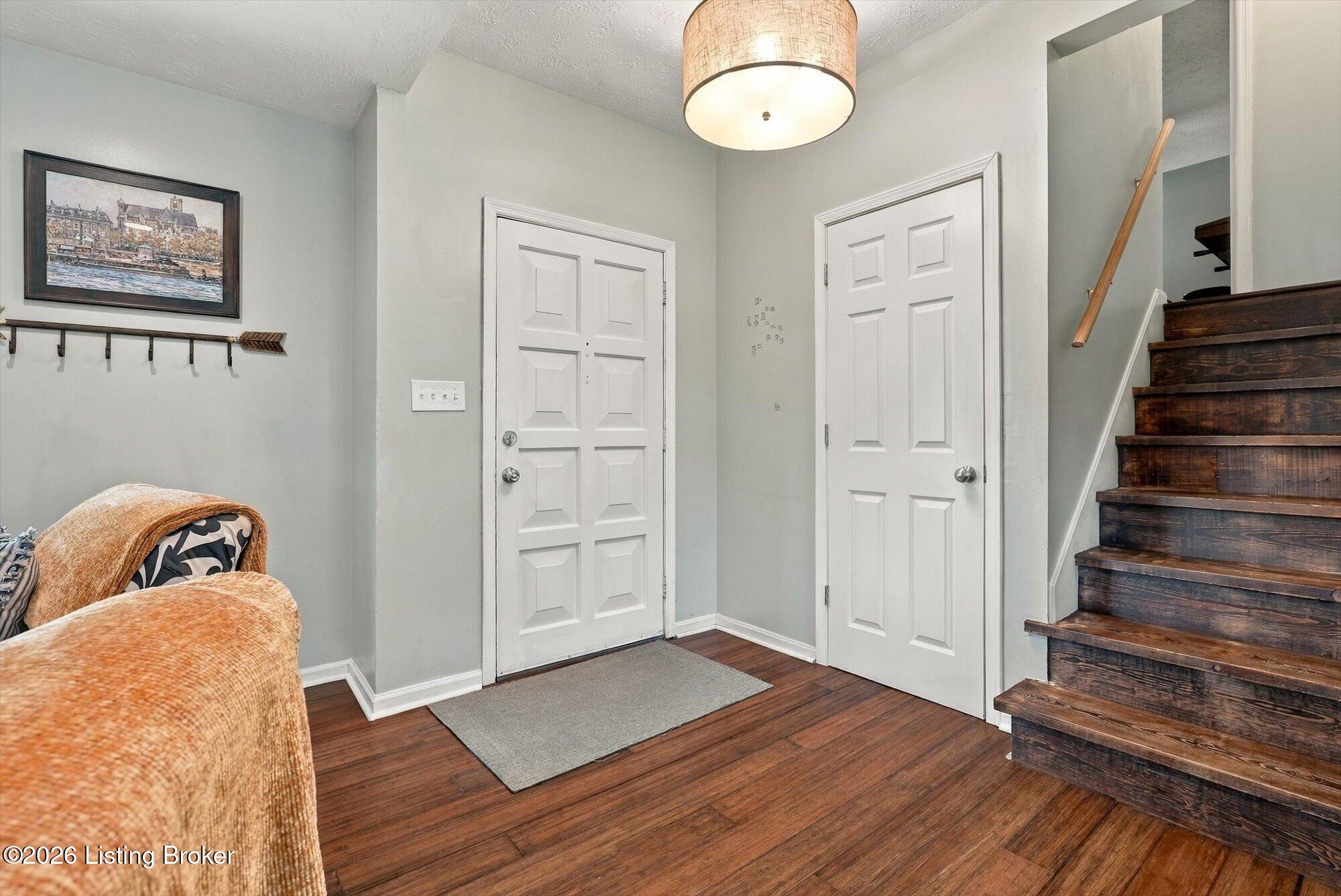10604 Linn Station Rd Property Photo 6