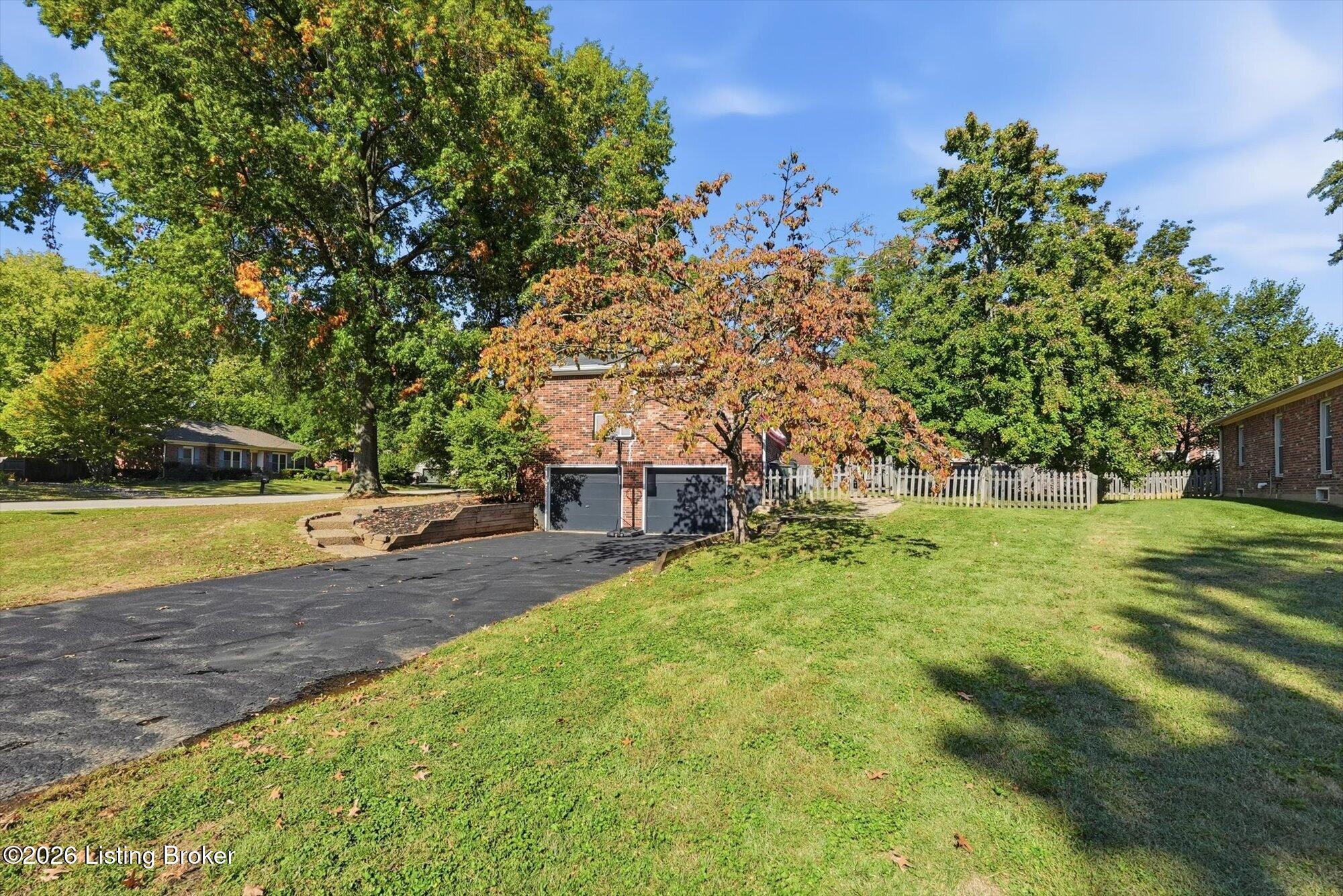 10604 Linn Station Rd Property Photo 37