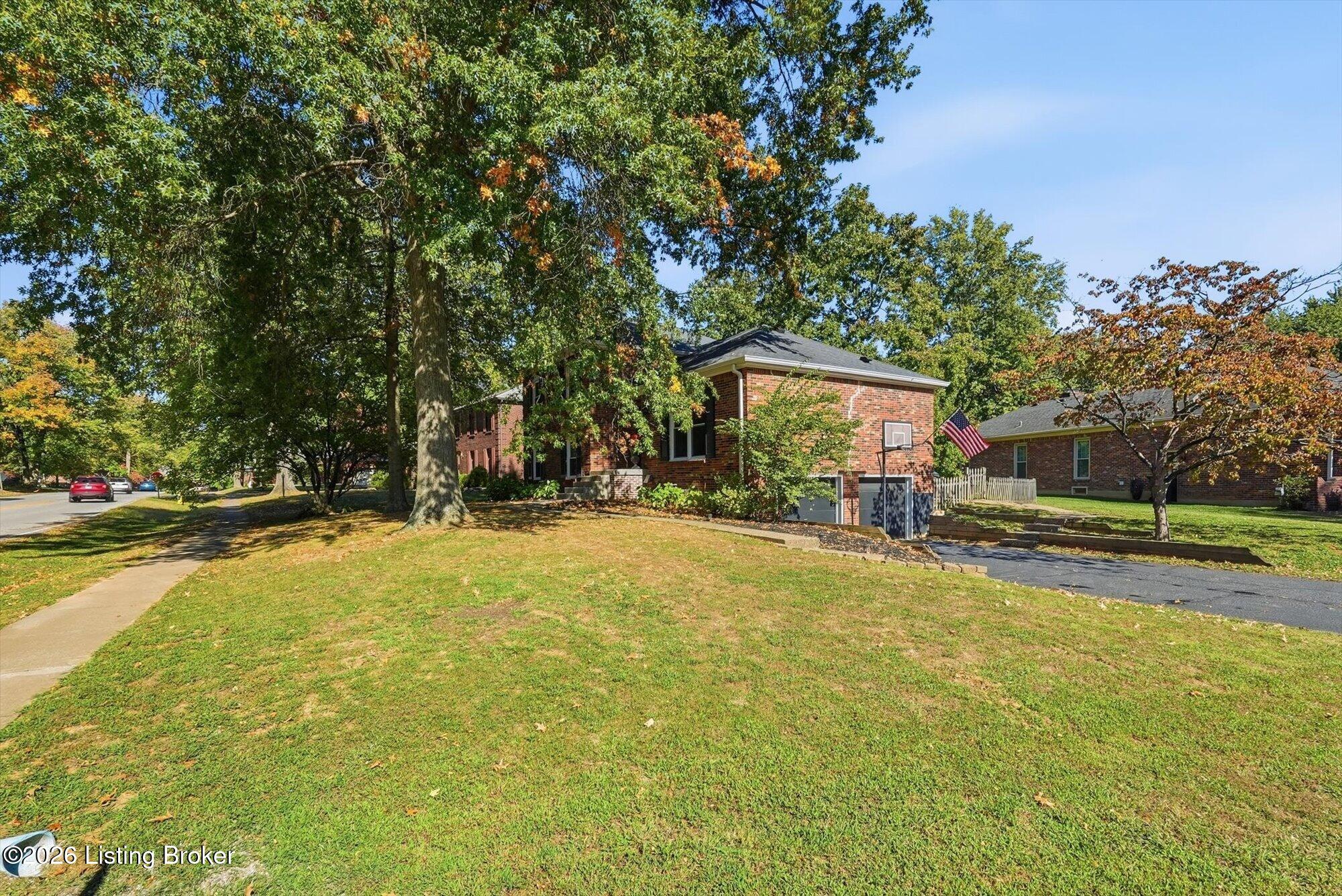10604 Linn Station Rd Property Photo 38