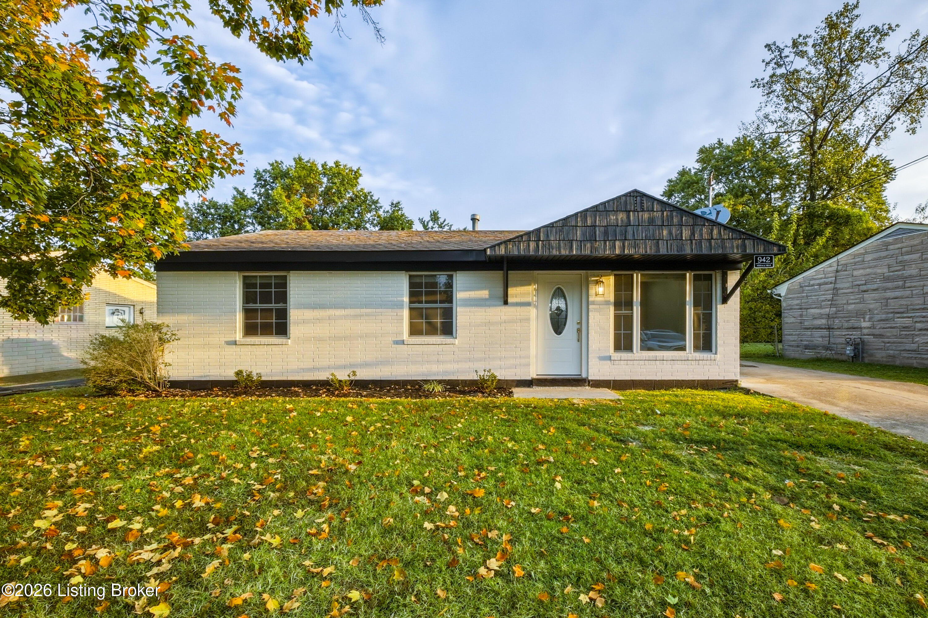 942 Hillview Blvd Property Photo 1