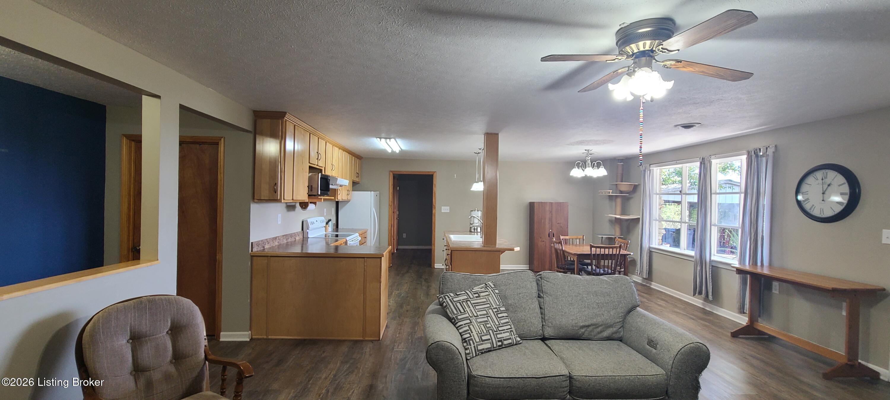 1099 Shady Ln Property Photo 9