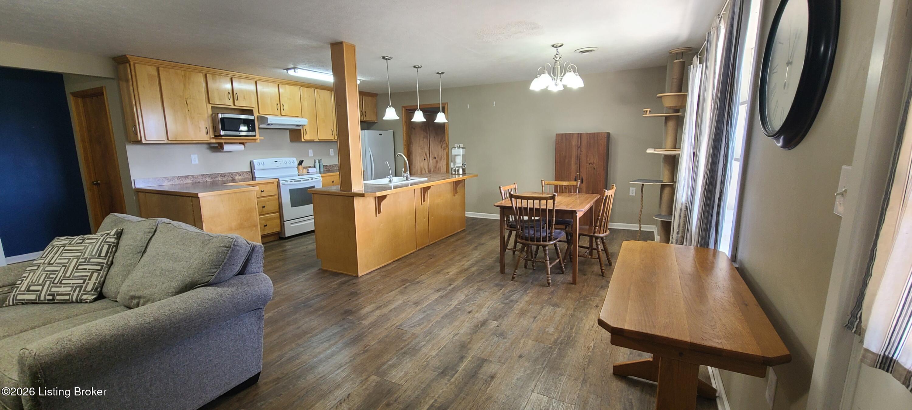 1099 Shady Ln Property Photo 10