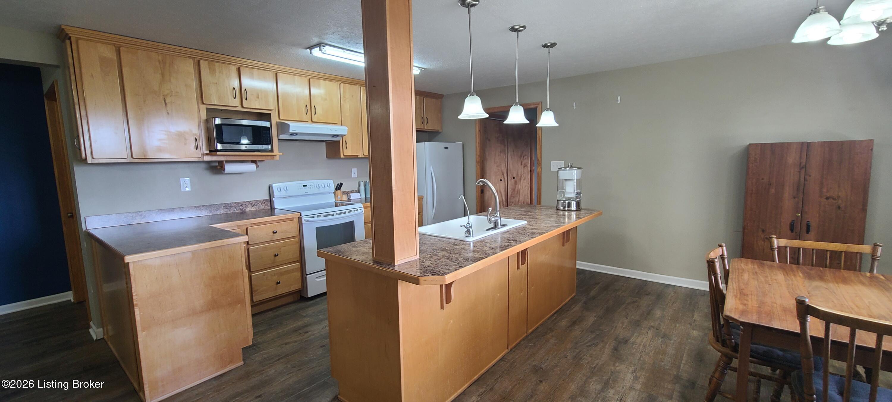 1099 Shady Ln Property Photo 11