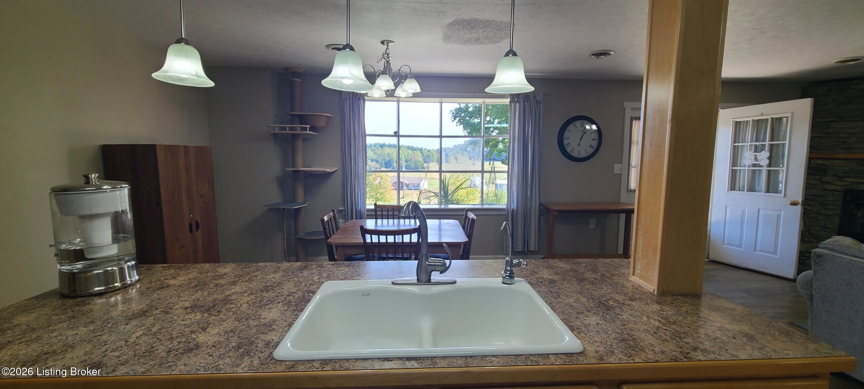 1099 Shady Ln Property Photo 13