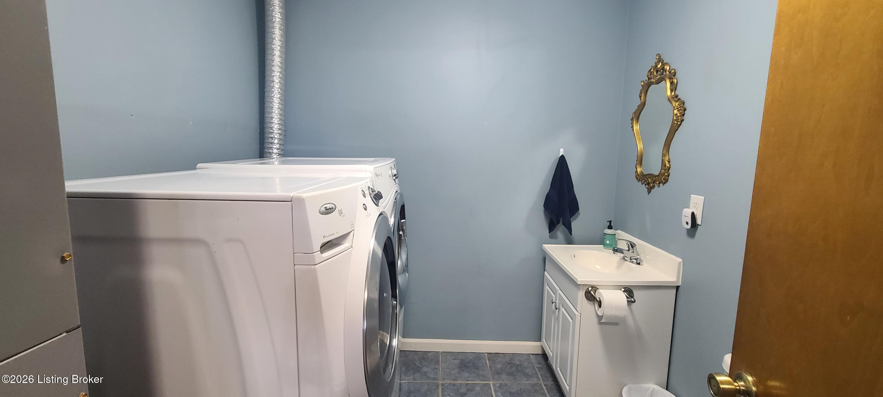 1099 Shady Ln Property Photo 28