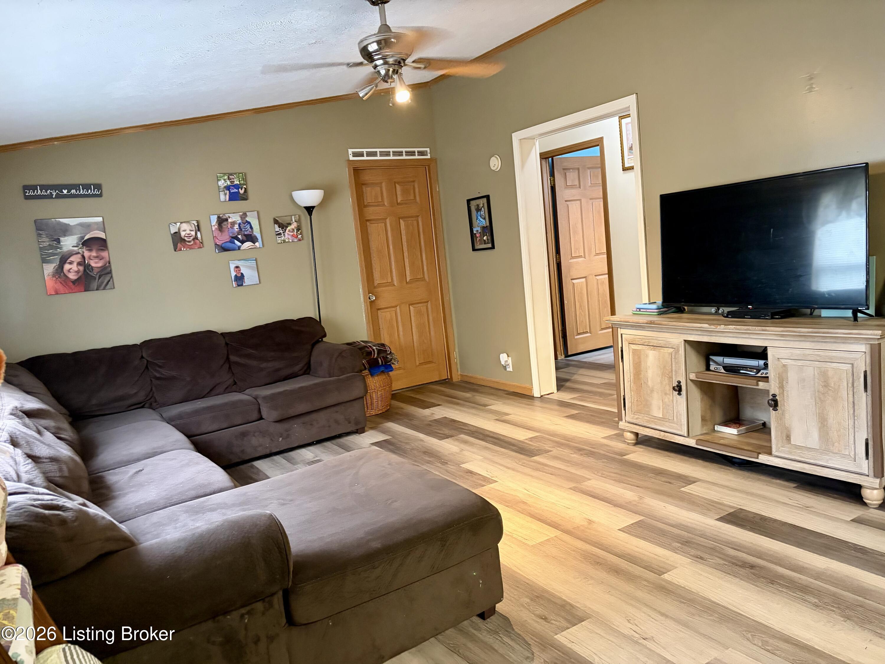 352 Devin Dr Property Photo 8