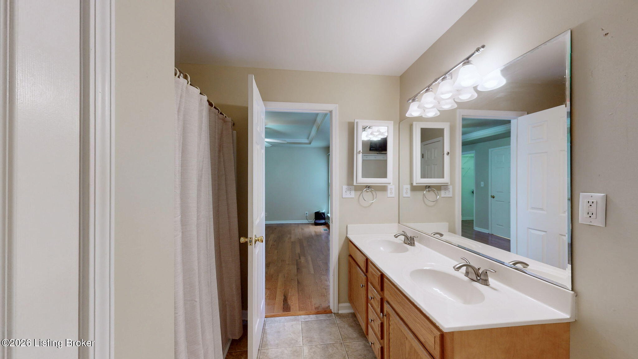 3002 Log Cabin Ct Property Photo 20