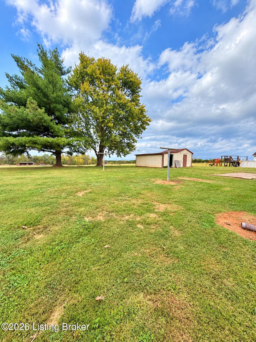 676 Greer Ln Property Photo 2