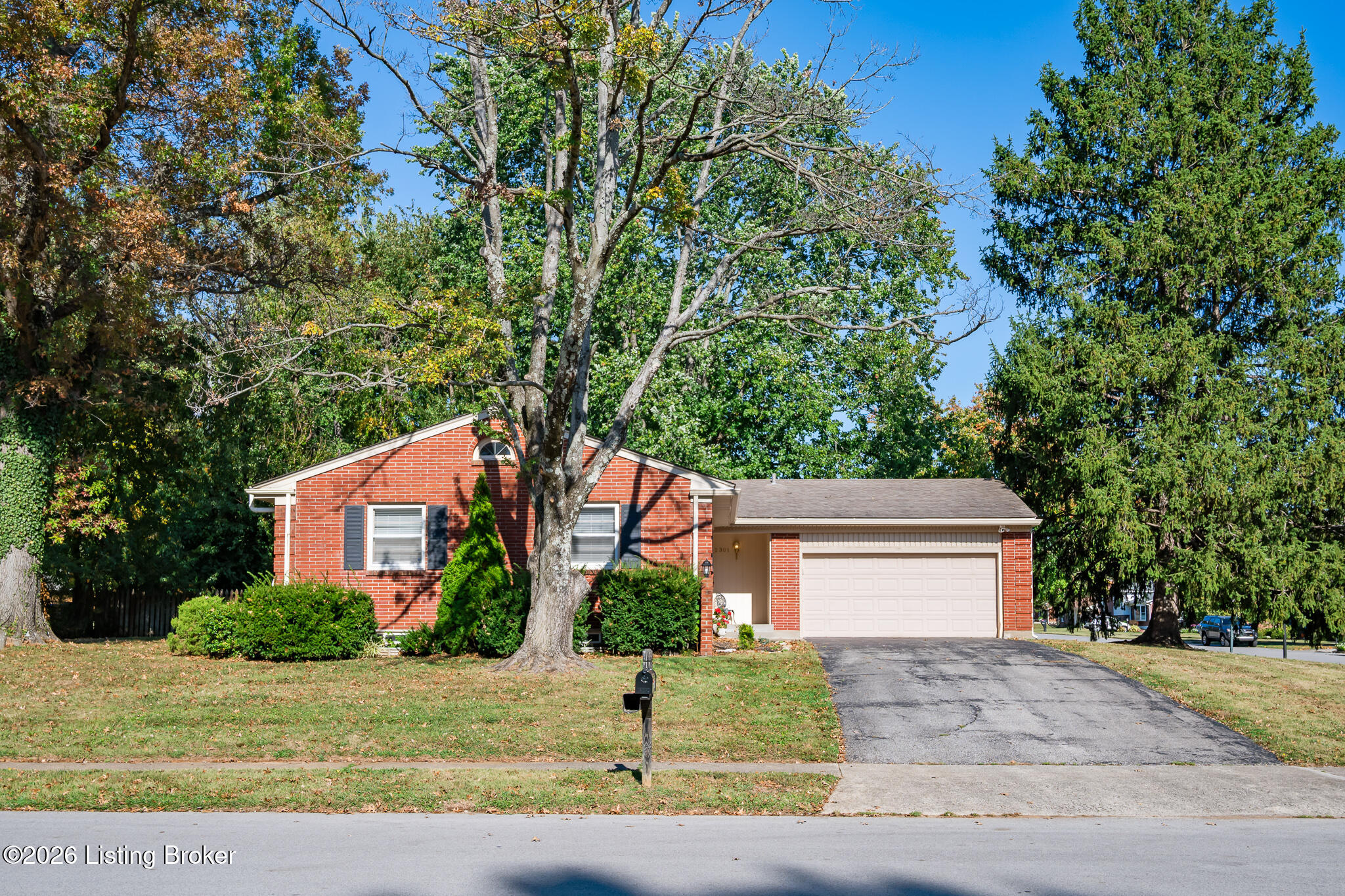 2301 Langdon Dr Property Photo 3