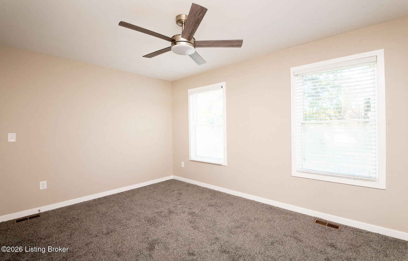 2523 Elliott Ave Property Photo 32