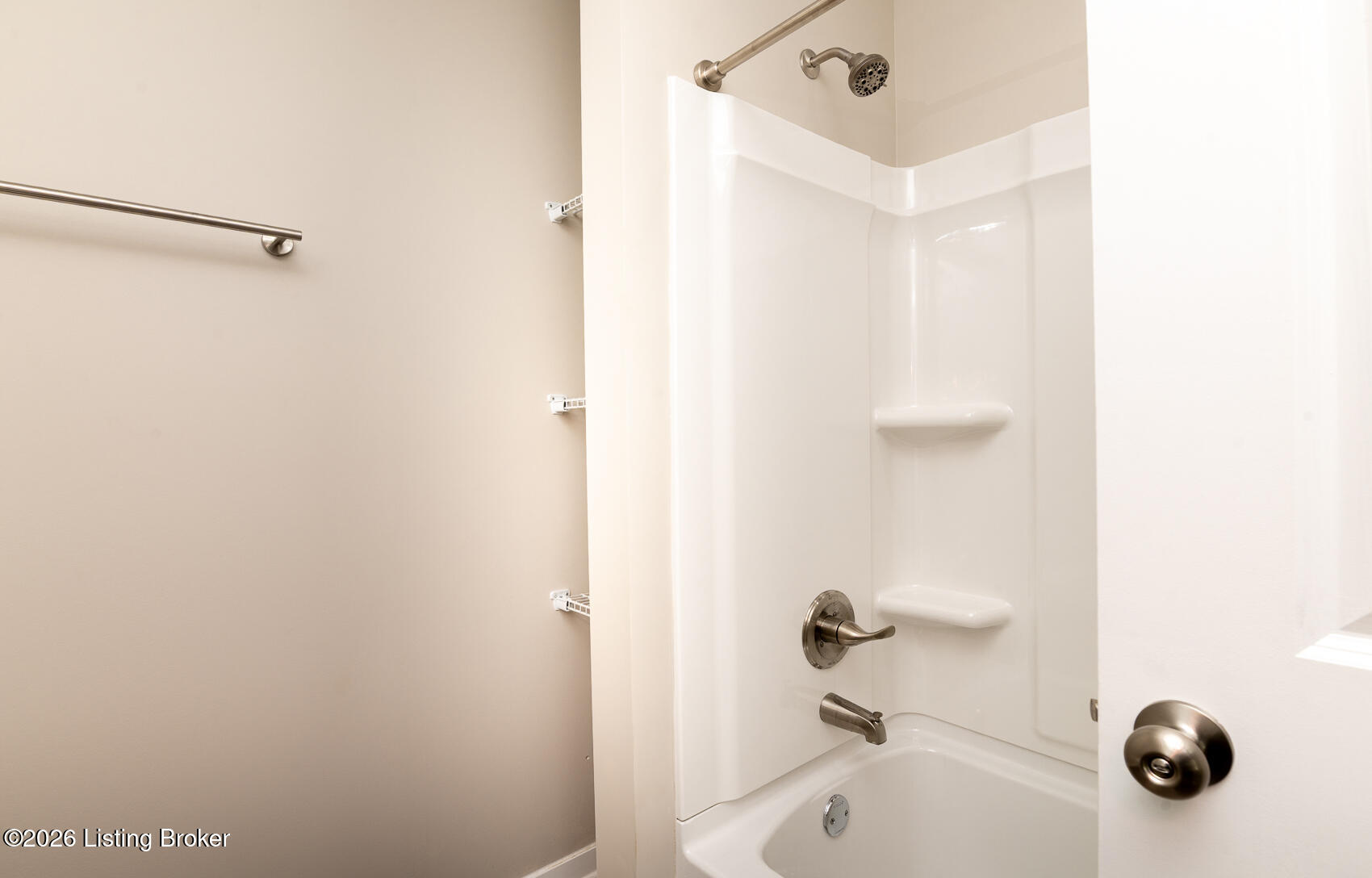 2523 Elliott Ave Property Photo 43