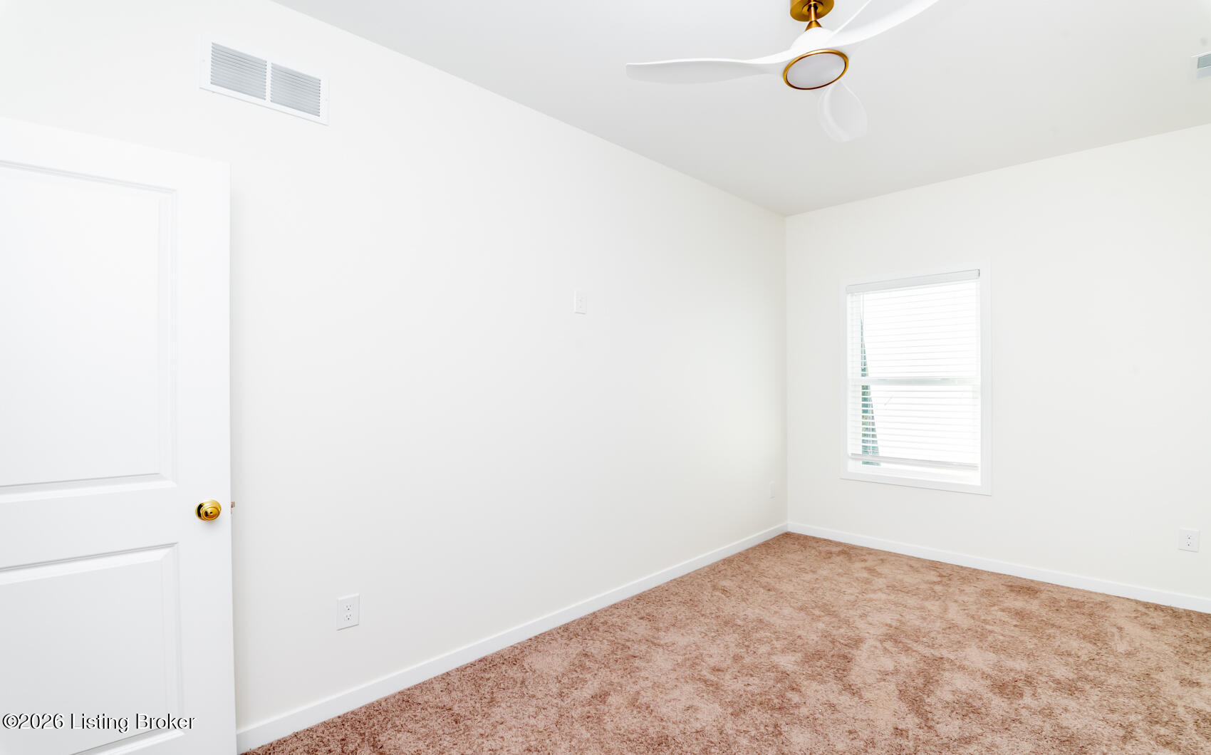 2426 Elliott Ave Property Photo 35