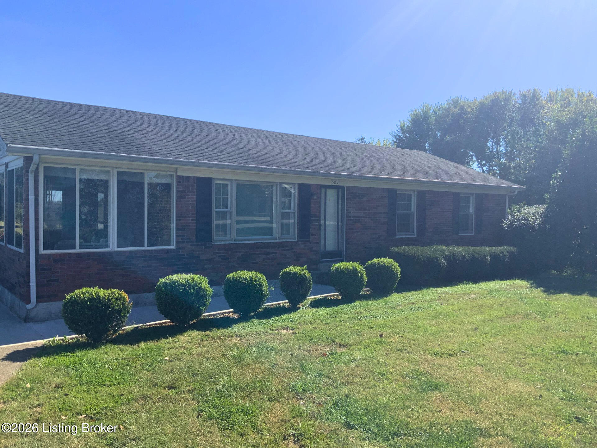 589 Greer Ln Property Photo 2